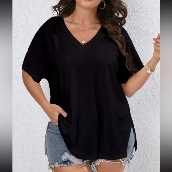 Plus size V neck split hem tee